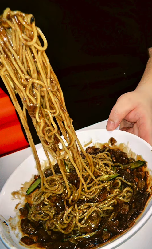 首間韓式中華料理店登陸上環  經典韓式炸醬麵配糖醋肉