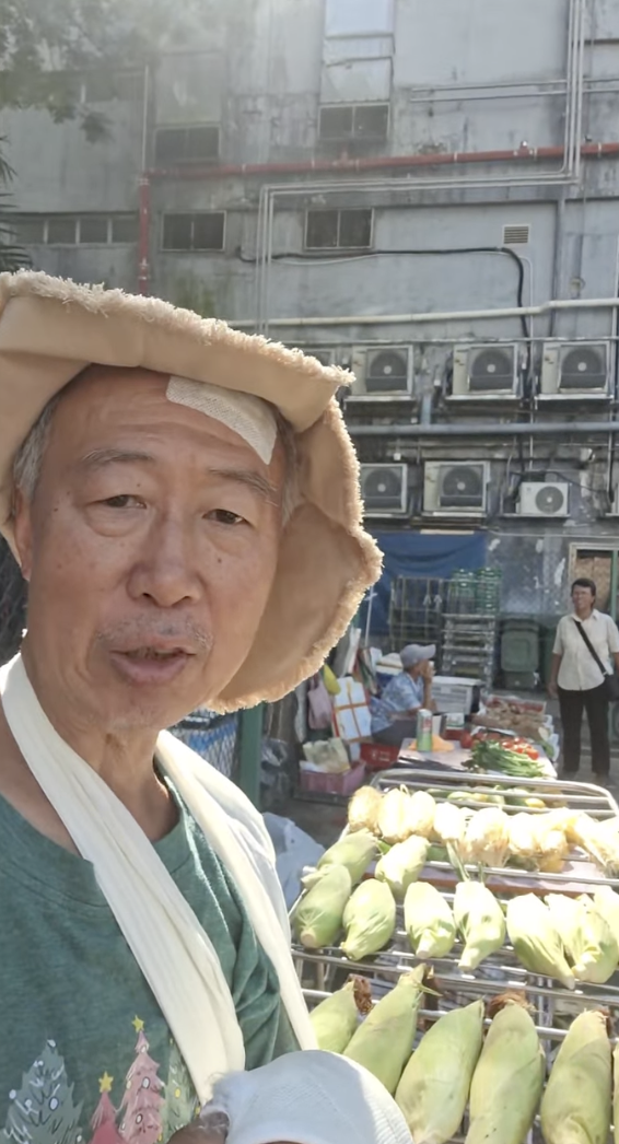 農塲餐廳老闆陳興濤一出院已經繼續擺攤賣蔬果。圖片來源：Facebook@農塲餐廳