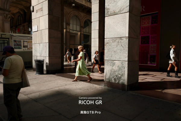 realme GT 8 Pro 聯乘 Ricoh 實拍曝光 專屬 UI、高對比黑白濾鏡還原 GR「森山大道」風味