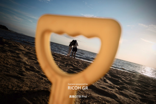 realme GT 8 Pro 聯乘 Ricoh 實拍曝光 專屬 UI、高對比黑白濾鏡還原 GR「森山大道」風味