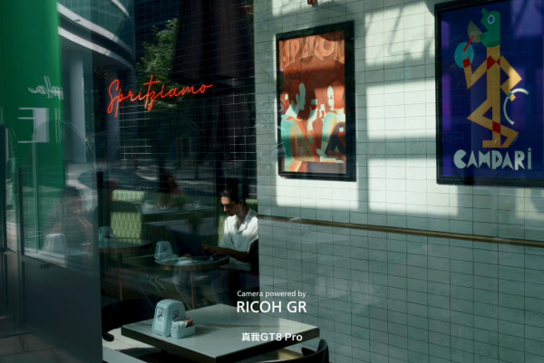 realme GT 8 Pro 聯乘 Ricoh 實拍曝光 專屬 UI、高對比黑白濾鏡還原 GR「森山大道」風味