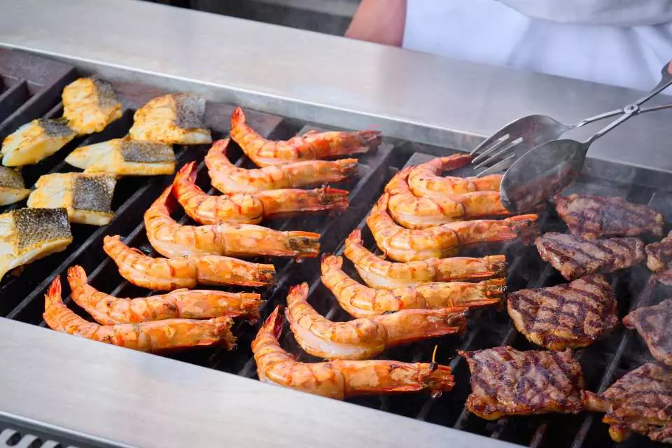 香港富麗敦海洋公園酒店自助餐第二位$10！3.5小時任食龍蝦/雪蟹腳/土耳其烤肉/鹿肉