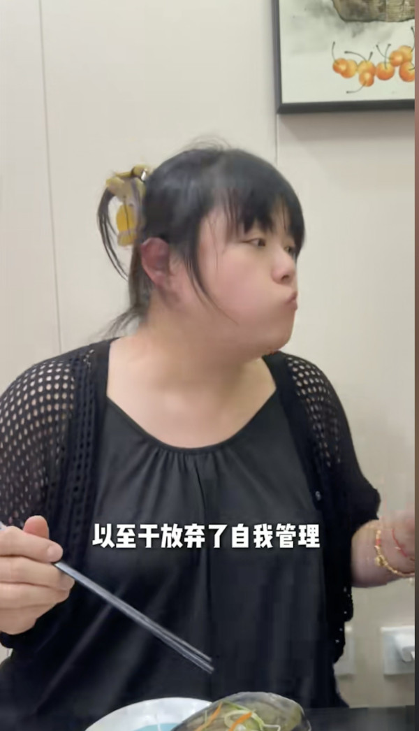 細細粒激減100磅後狀態差暴飲暴食 坦承復胖身材反彈惹網民擔憂：肥過以前！