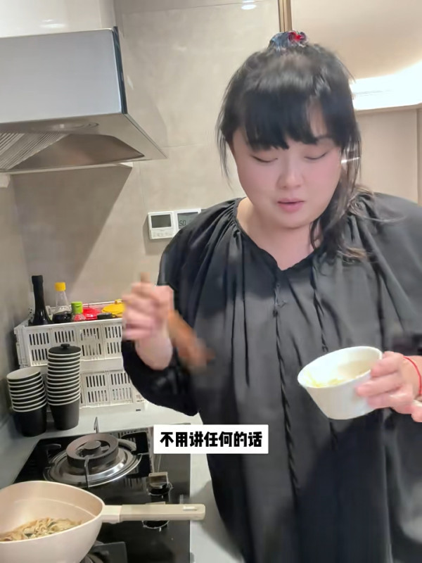 細細粒激減100磅後狀態差暴飲暴食 坦承復胖身材反彈惹網民擔憂：肥過以前！