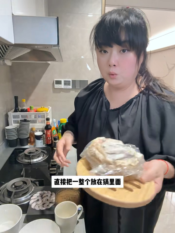 細細粒激減100磅後狀態差暴飲暴食 坦承復胖身材反彈惹網民擔憂：肥過以前！