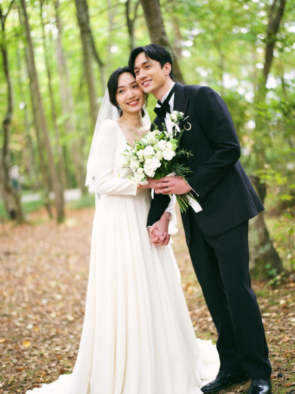 劉俊謙蔡思韵結婚丨劉俊謙蔡思韵低調完婚婚紗照曝光 拍拖5年宣佈喜訊：我們結婚了