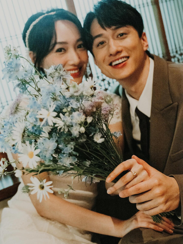 劉俊謙蔡思韵結婚丨劉俊謙蔡思韵低調完婚婚紗照曝光 拍拖5年宣佈喜訊：我們結婚了