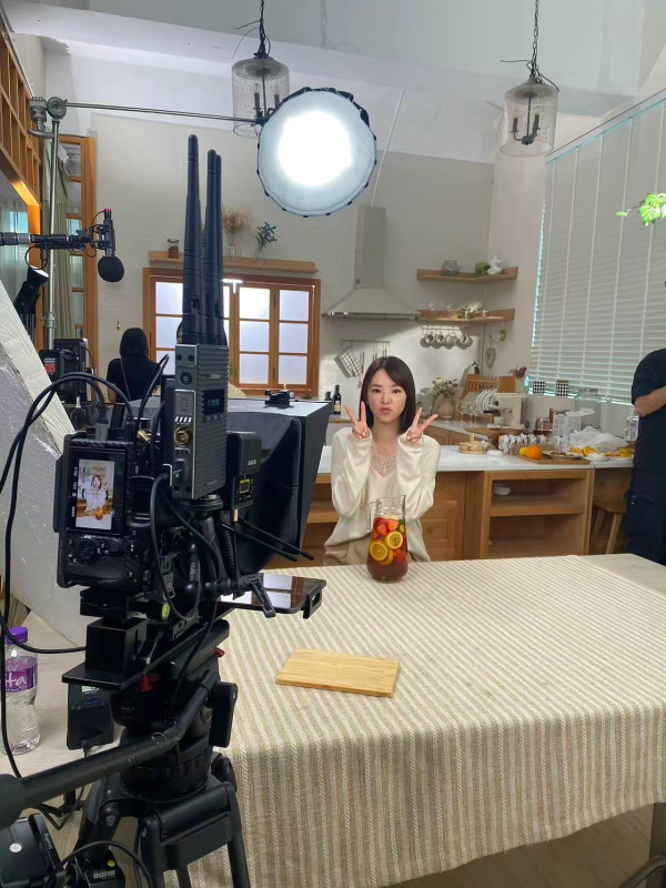 44歲TVB童顏人妻激罕公開囡囡近照 暴風長高少女味濃成潛力星二代