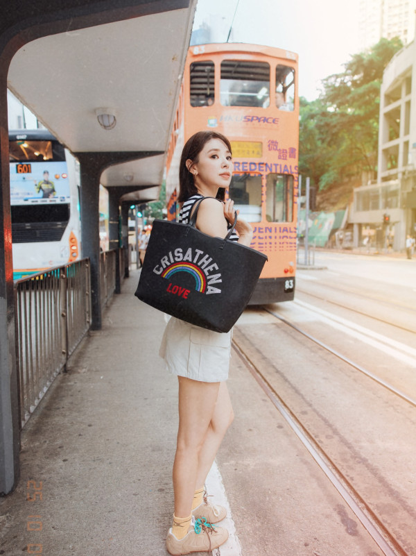 44歲TVB童顏人妻激罕公開囡囡近照 暴風長高少女味濃成潛力星二代