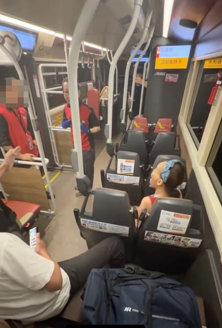 大媽手機太大聲滋擾車長駕駛 兩度企圖襲擊司機 車長8字真言相勸獲讚