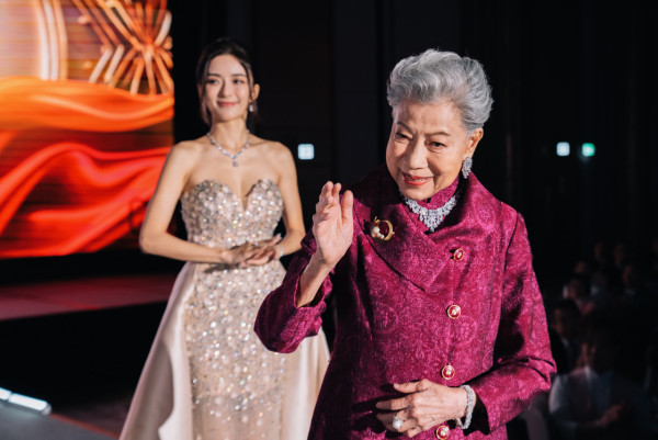 金式森林丨陳星妤情趣睡衣跌膊情挑陳浚霆 極盡女性魅力噴血指數爆燈！