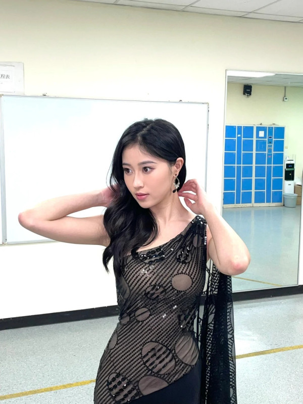 葉念琛新戲女主角「阿寶」人選揭曉！24歲港姐冠軍接棒 一張背影照揭真身