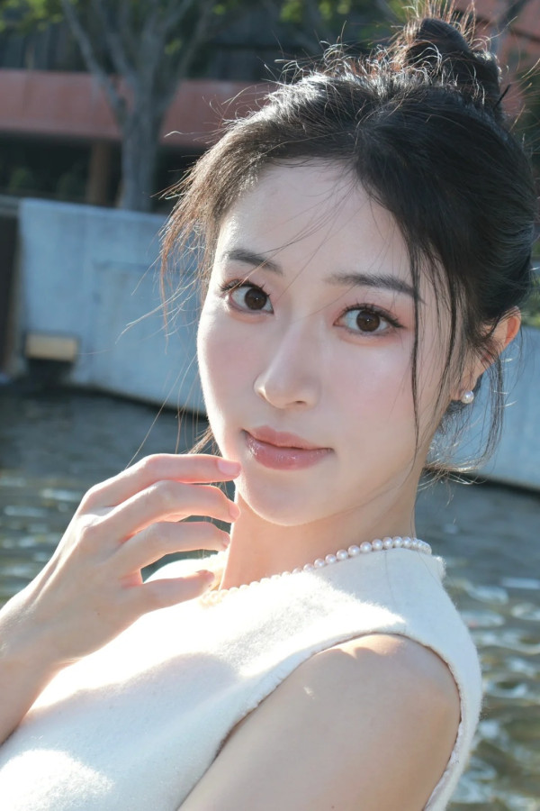 葉念琛新戲女主角「阿寶」人選揭曉！24歲港姐冠軍接棒 一張背影照揭真身