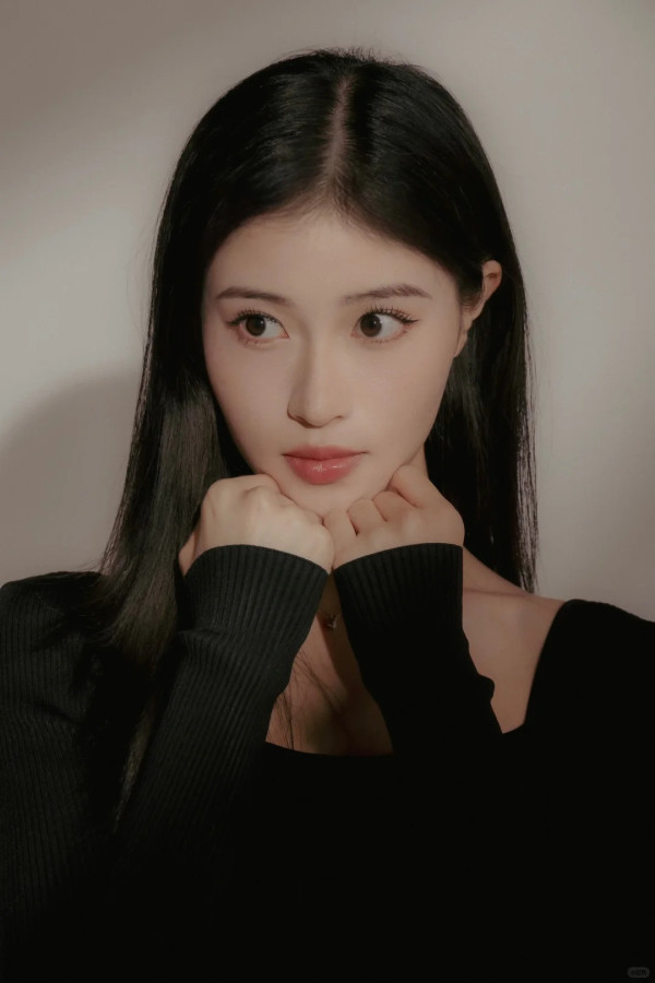 葉念琛新戲女主角「阿寶」人選揭曉！24歲港姐冠軍接棒 一張背影照揭真身