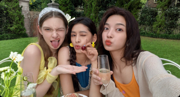 vivo X300 系列正式發佈 蔡司 2 億像素潛望長焦+極速天璣 9500