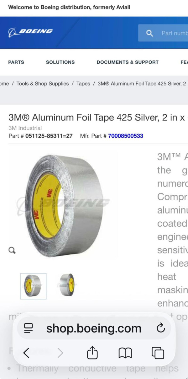 網民直擊 飛機起飛前竟黐膠帶？途中膠帶斷裂，真相大反轉！