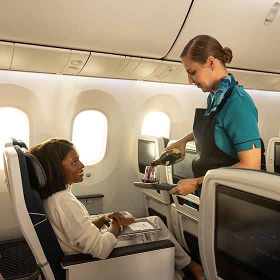 坐飛機乘客想調低椅背須收費!加國廉航經濟艙新招捱轟