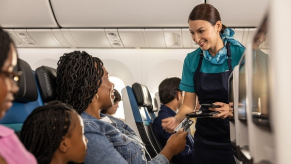 坐飛機乘客想調低椅背須收費!加國廉航經濟艙新招捱轟