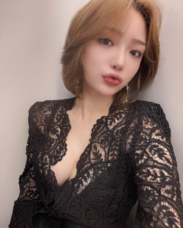 30歲女藝人宣佈喜訊平安產子晒餵母乳照！IG吐辛酸︰經歷40小時宮縮陣痛