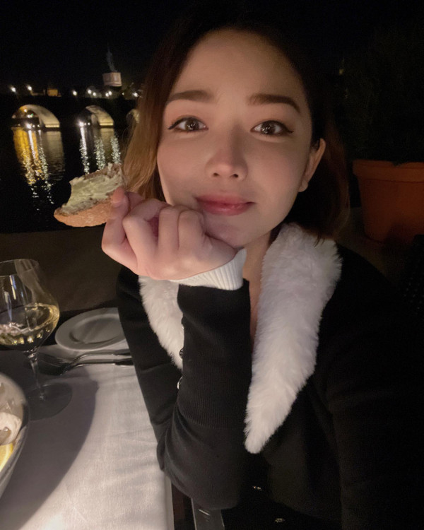 30歲女藝人宣佈喜訊平安產子晒餵母乳照！IG吐辛酸︰經歷40小時宮縮陣痛
