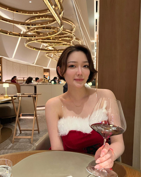 30歲女藝人宣佈喜訊平安產子晒餵母乳照！IG吐辛酸︰經歷40小時宮縮陣痛