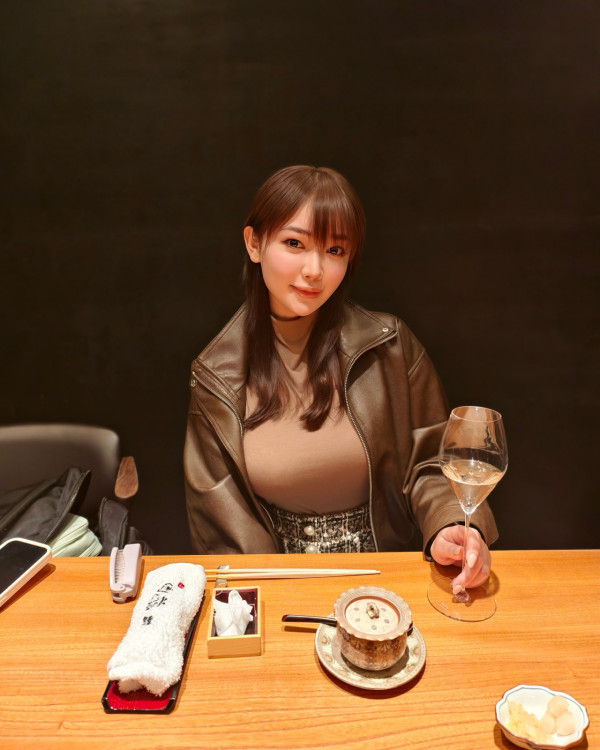 30歲女藝人宣佈喜訊平安產子晒餵母乳照！IG吐辛酸︰經歷40小時宮縮陣痛