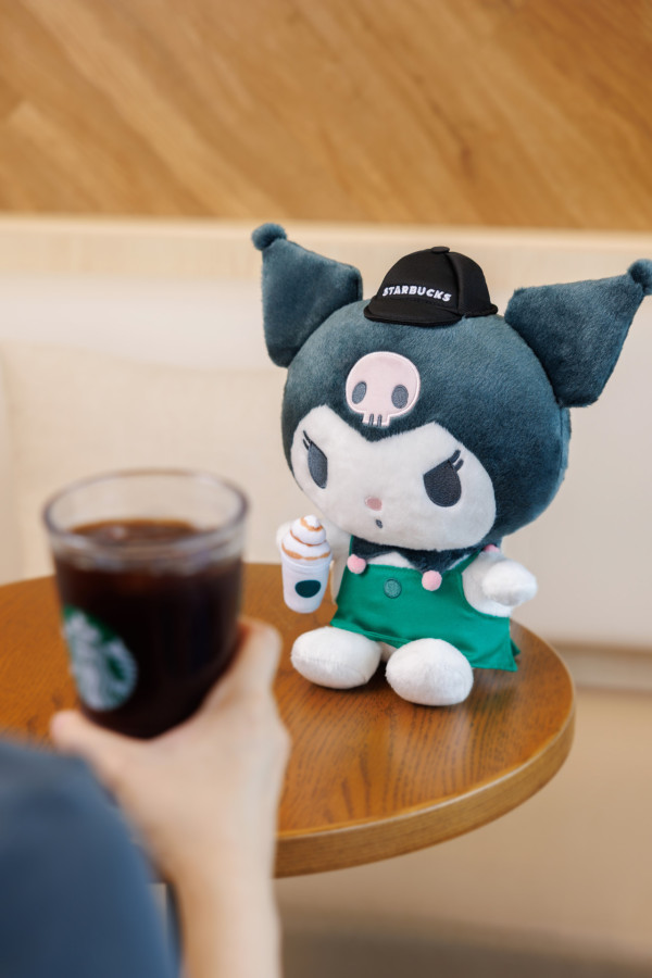 KUROMI聯乘Starbucks化身咖啡師！全新精品 毛公仔卡套/不鏽鋼水樽/凍杯/雙層玻璃杯！