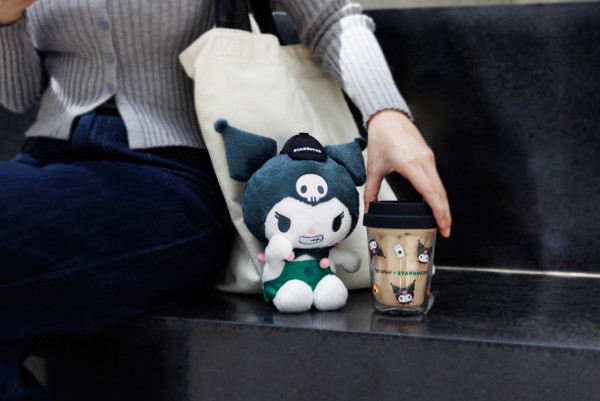 KUROMI聯乘Starbucks化身咖啡師！全新精品 毛公仔卡套/不鏽鋼水樽/凍杯/雙層玻璃杯！