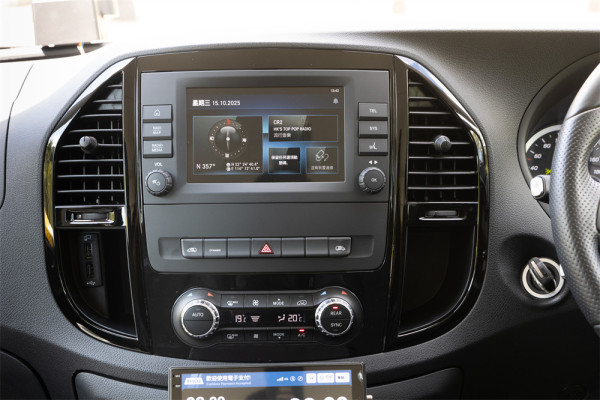 平治 eVito 電動輪椅的士抵港 6 大主動安全輔助系統+低地台設計