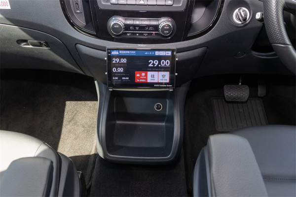 平治 eVito 電動輪椅的士抵港 6 大主動安全輔助系統+低地台設計