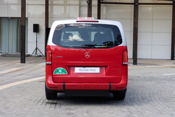 平治 eVito 電動輪椅的士抵港 6 大主動安全輔助系統+低地台設計