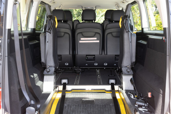 平治 eVito 電動輪椅的士抵港 6 大主動安全輔助系統+低地台設計