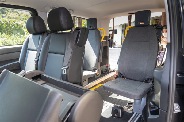 平治 eVito 電動輪椅的士抵港 6 大主動安全輔助系統+低地台設計