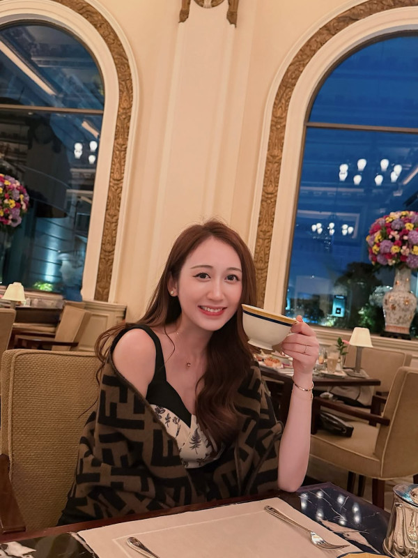 TVB新聞女神低調產子貼BB相報喜 榮升新手媽媽：「你自己挑了日子出生」