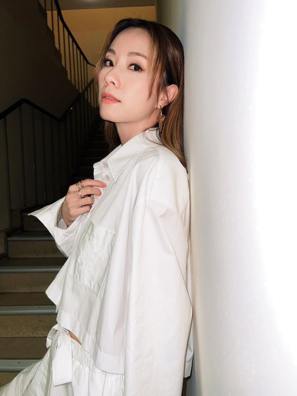 鄧麗欣42歲生日IG突然報喜！宣布新身份好消息：給自己的生日禮物