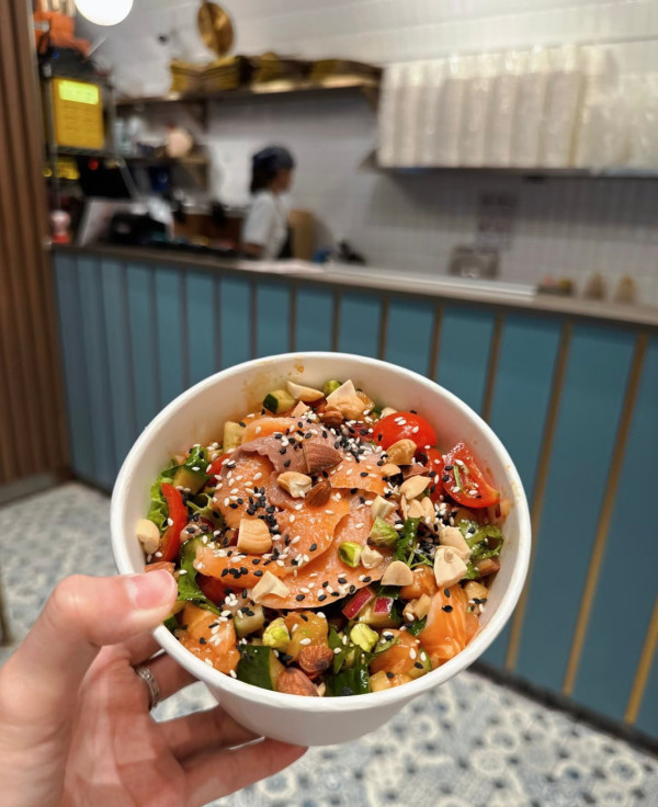 2025香港9大爆丼級Poke Bowl推介！必試巨型魚生飯「滿到瀉」CP值天花板 附平價及奢華選擇