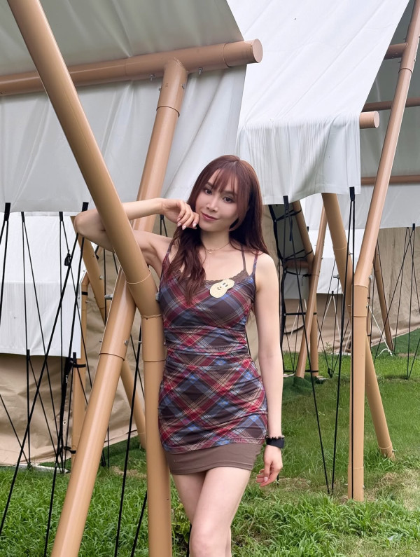 TVB性感女神火紅比堅尼解放魔鬼身材 仰天谷胸夾深溝擺嫵媚甫士超震撼