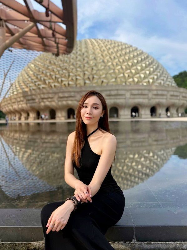 TVB性感女神火紅比堅尼解放魔鬼身材 仰天谷胸夾深溝擺嫵媚甫士超震撼