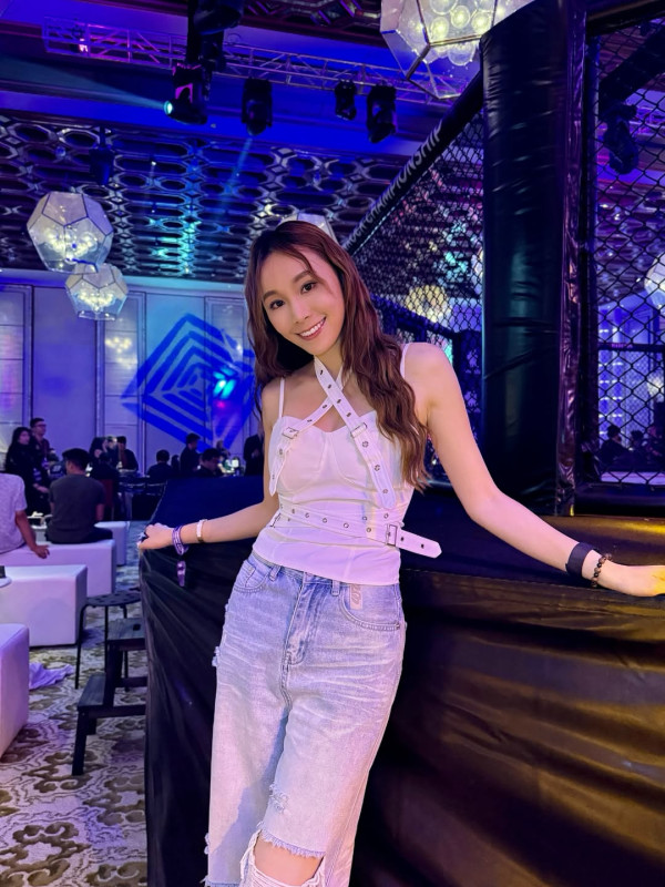 TVB性感女神火紅比堅尼解放魔鬼身材 仰天谷胸夾深溝擺嫵媚甫士超震撼