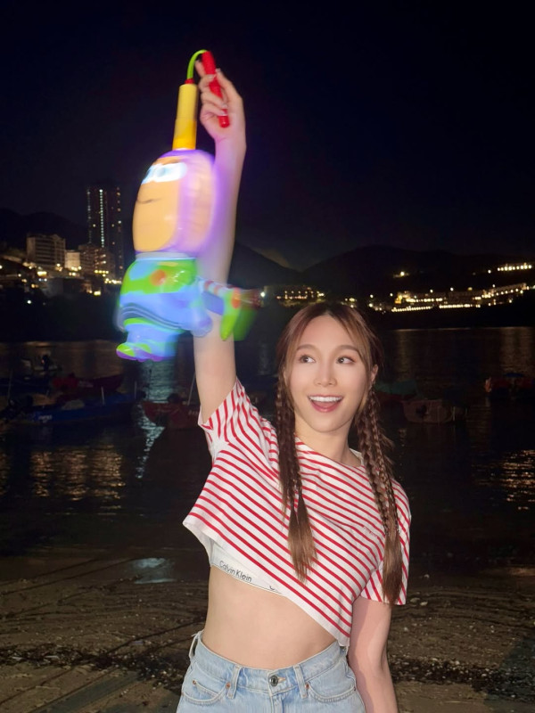 TVB性感女神火紅比堅尼解放魔鬼身材 仰天谷胸夾深溝擺嫵媚甫士超震撼