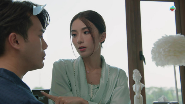 金式森林｜何依婷「古惑喱士內衣」引爆截圖瘋傳 婚後超進擊大解放晒白滑美背