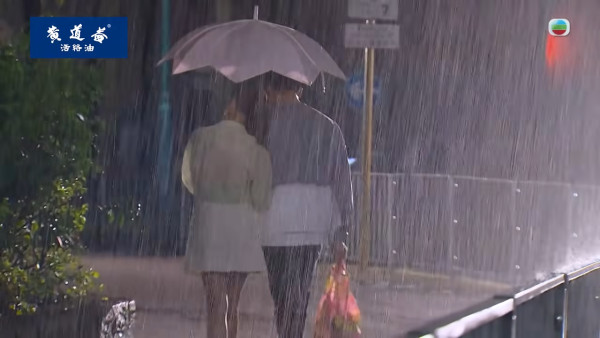 愛回家｜「最受歡迎CP」曖昧足足兩年正式拍拖！雨中深情告白引爆網民洗板：終於在一起