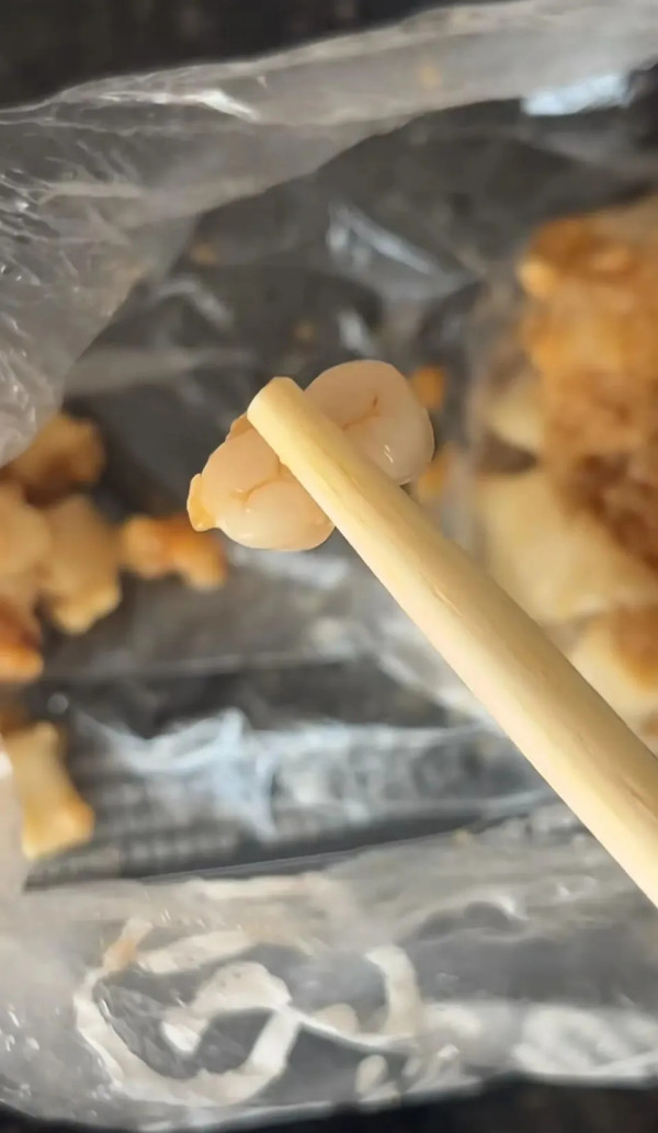 內地接連爆出香腸燒賣「食出相連牙齒」！ 餐廳僅願意賠呢個數惹事主不滿 