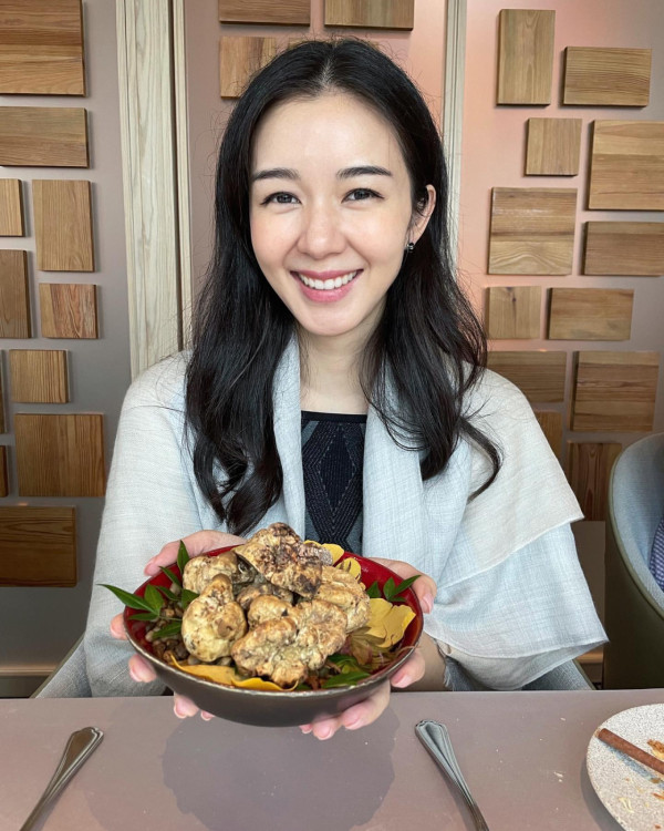 麥明詩晒雪地全家福慶祝34歲生日!雪中抱囝囝畫面極幸福︰感恩能在一起