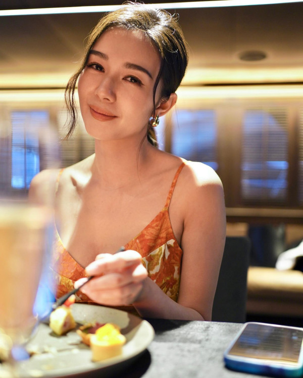 麥明詩晒雪地全家福慶祝34歲生日!雪中抱囝囝畫面極幸福︰感恩能在一起