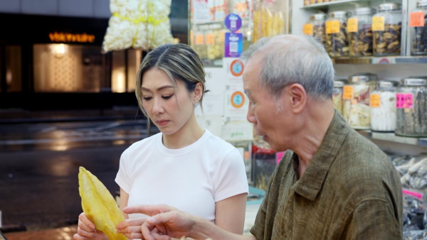 44歲胡定欣無懼高齡罕談生小朋友計劃 「花膠女王」胡媽媽罕有出鏡餅印十足