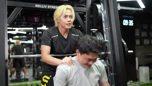 剪裁魔法師2｜楊梓瑤華麗網球風高叉長裙晒長腿 梁凱晴獨特晚裝獲封「企喺度嘅跑車」