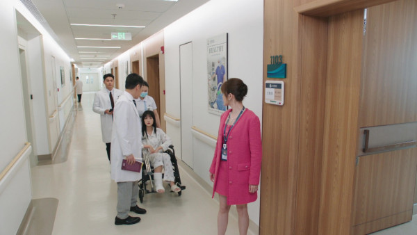 巨塔之后｜蔣家旻20個華麗造型自揭狂著「短打」之謎 盤點髮型唇膏衣著全部一絲不苟