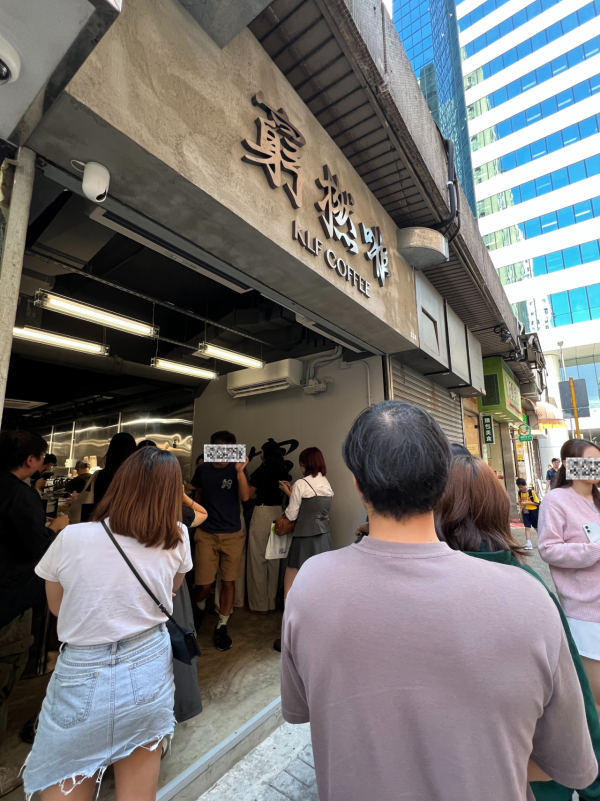 窮撚啡推出-86度咖啡 士多啤梨風味Dirty／指定分店供應＋記者現場試飲