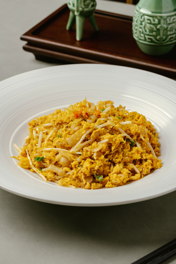 尖沙咀中菜廳限定六両江蘇大閘蟹宴  蟹粉海膽蝦多士／鮑魚石鍋飯／魚翅春卷